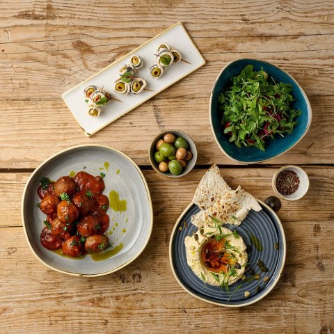 Talerz organiczny z wysokim rantem Stonecast Peppercorn Grey, 230mm Churchill