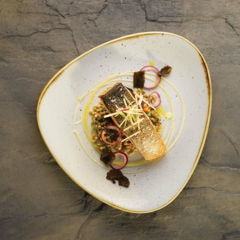 Talerz organiczny z wysokim rantem Stonecast Barley White, 230mm Churchill