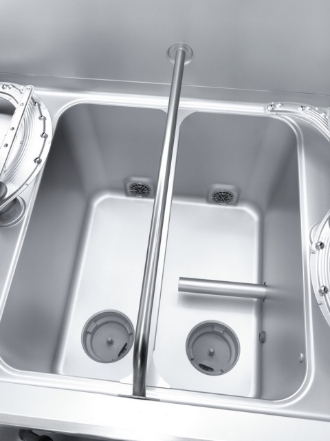 Największa zmywarka serii, Winterhalter UF-XL, z dodatkową komorą na kanister środka chemiczneg