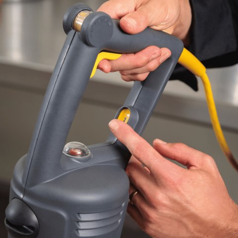 Ergonomiczny, wielopozycyjny uchwyt profesjonalnego miksera BigRig HMI012.